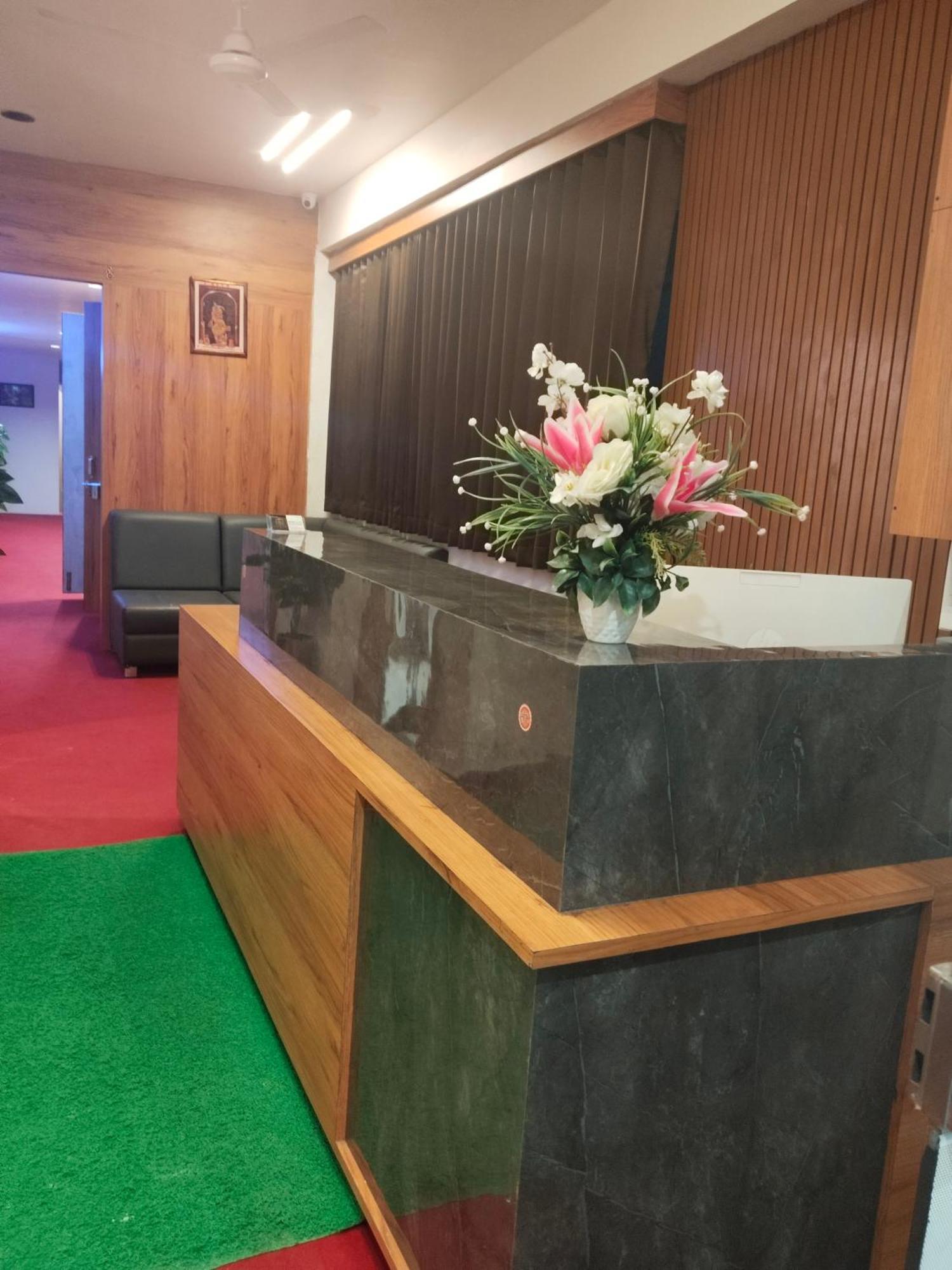 Hotel Royal Relax Gandhinagar Kültér fotó