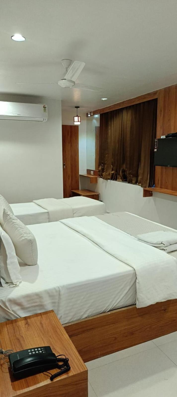 Hotel Royal Relax Gandhinagar Kültér fotó
