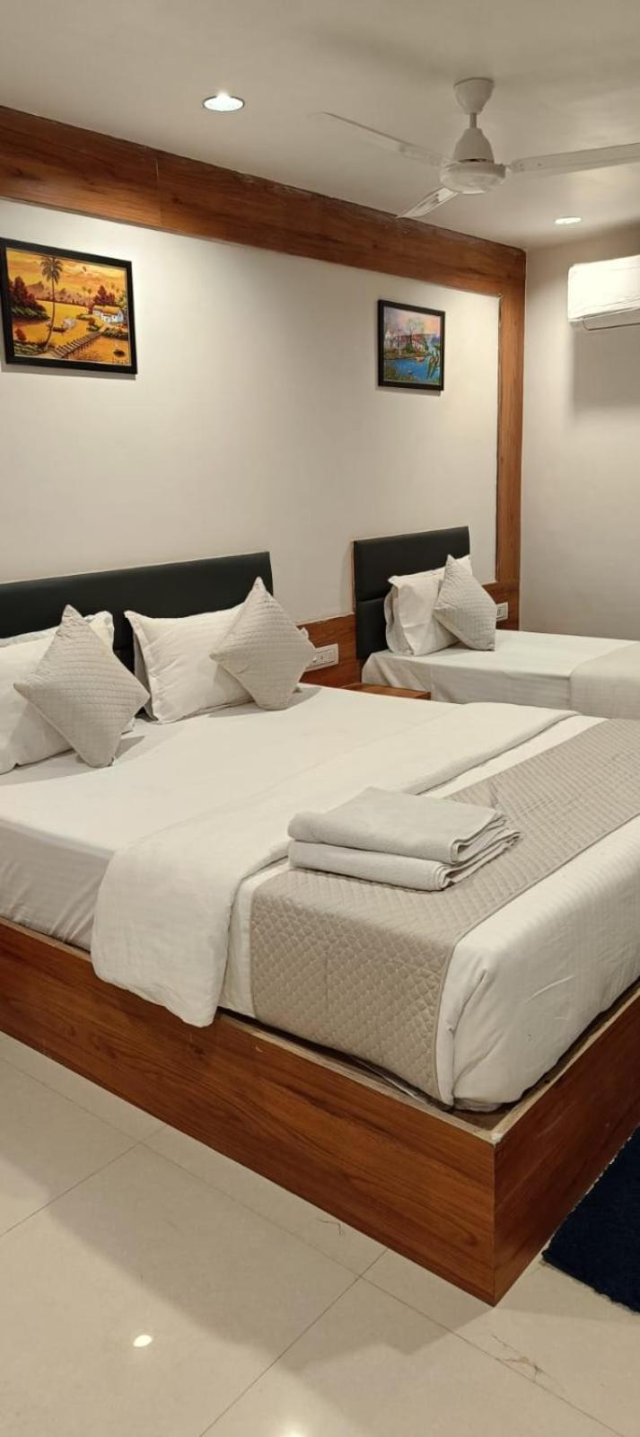 Hotel Royal Relax Gandhinagar Kültér fotó